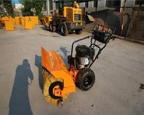 小型扫雪机的安全操作注意事项有哪些1