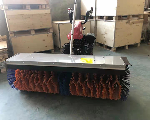 小型扫雪机需要定期维护