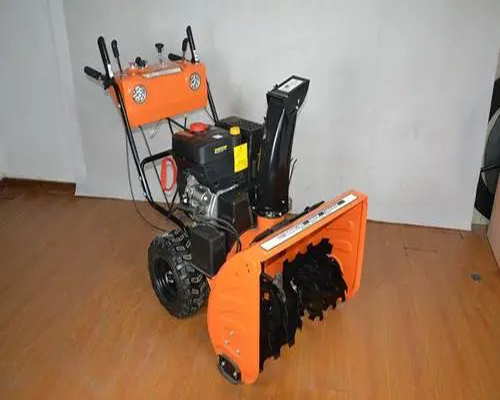 小型扫雪机可以安装滚刷扫雪头