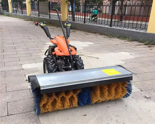小型扫雪机的出现解决了清雪难的社会难题